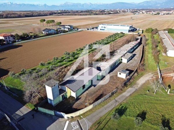 locale commerciale in vendita a Coseano