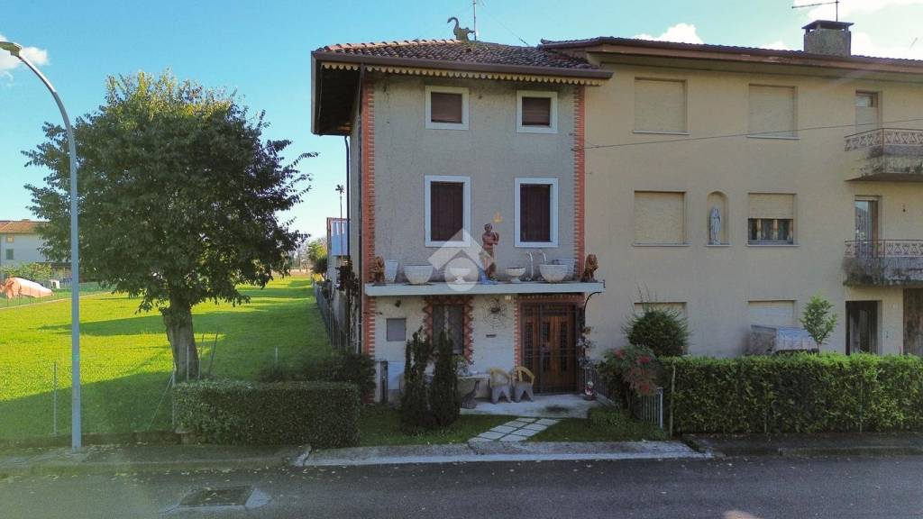 casa indipendente in vendita a Coseano in zona Cisterna