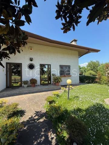 casa indipendente in vendita a Dignano
