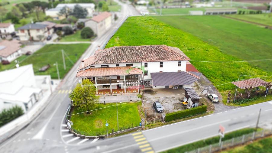 casa indipendente in vendita a Dignano