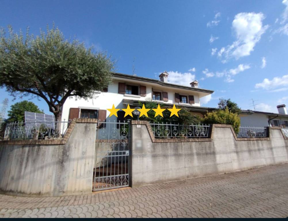 casa indipendente in vendita a Dignano