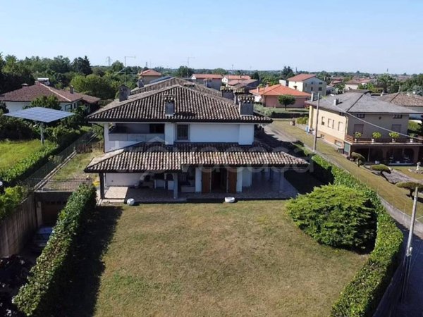 casa indipendente in vendita a Dignano