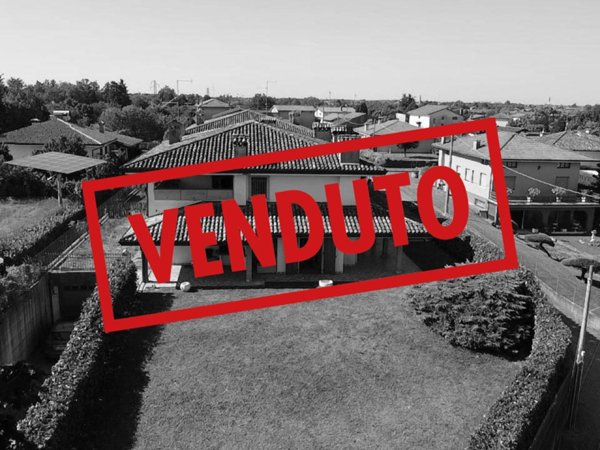 casa indipendente in vendita a Dignano