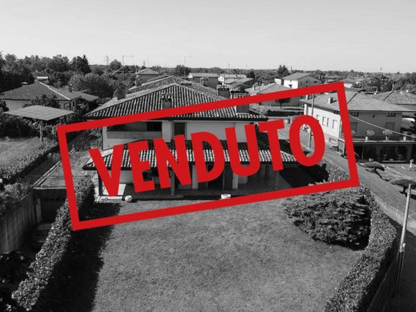 casa indipendente in vendita a Dignano