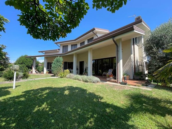 casa indipendente in vendita a Dignano