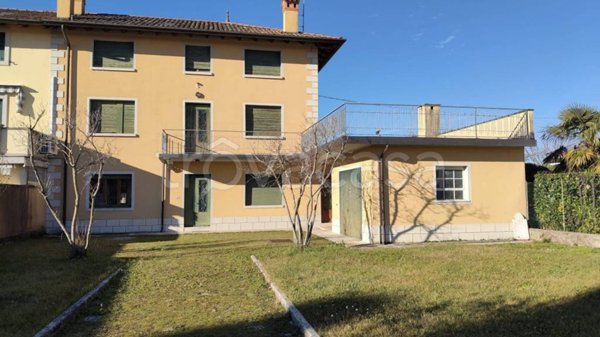 casa indipendente in vendita a Dignano