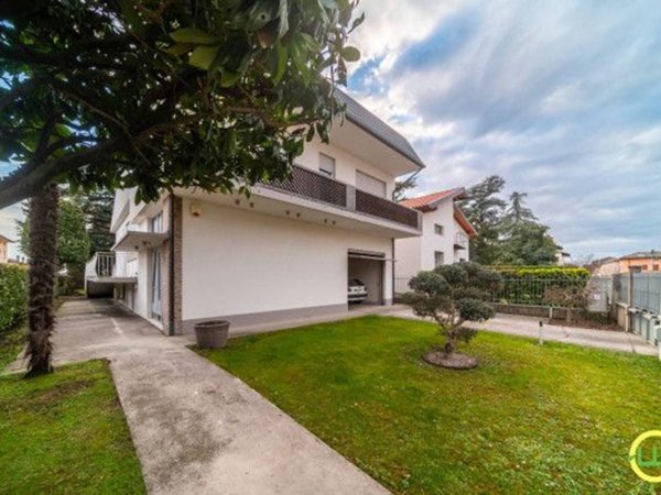 casa indipendente in vendita a Dignano