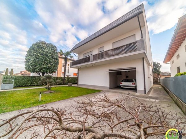 casa indipendente in vendita a Dignano