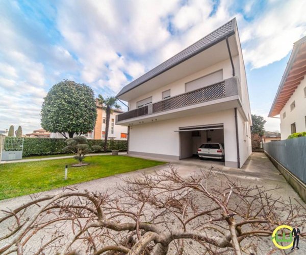 casa indipendente in vendita a Dignano