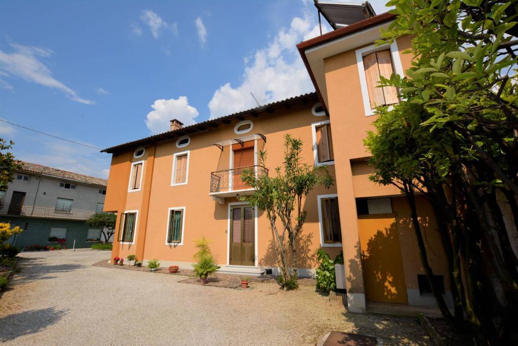 casa indipendente in vendita a Dignano