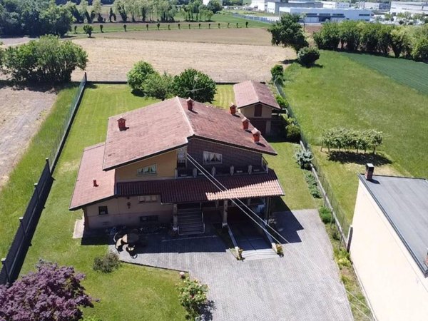 casa indipendente in vendita a Dignano