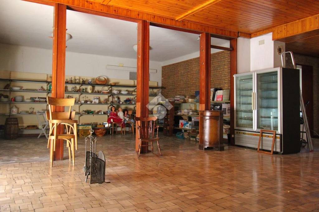 negozio in vendita a Dignano