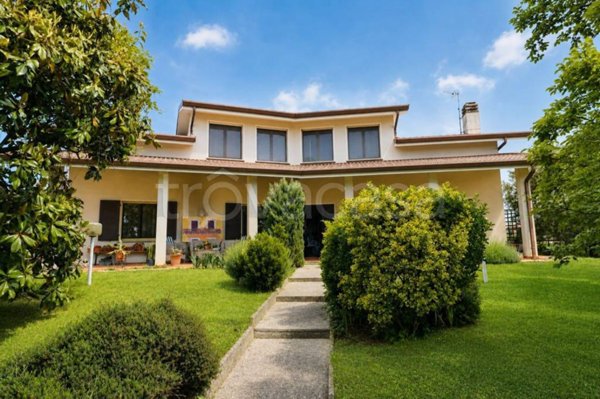 casa indipendente in vendita a Dignano