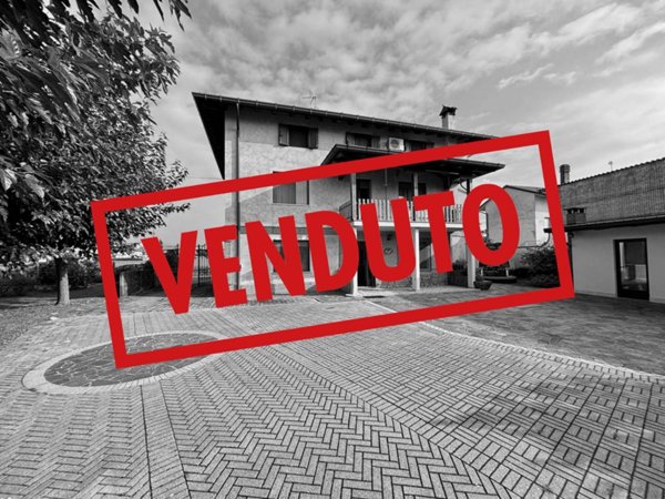 casa indipendente in vendita a Dignano