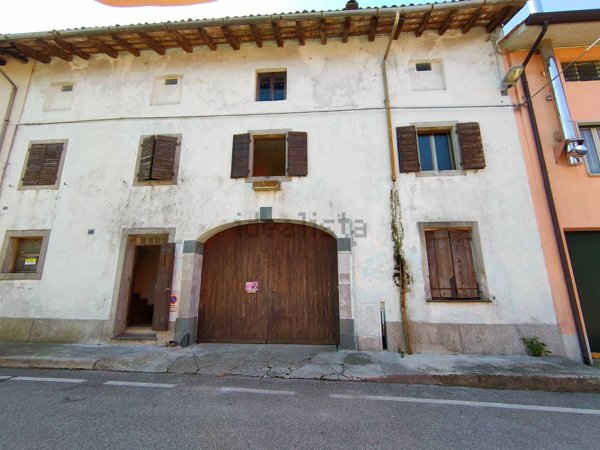 casa indipendente in vendita a Dignano
