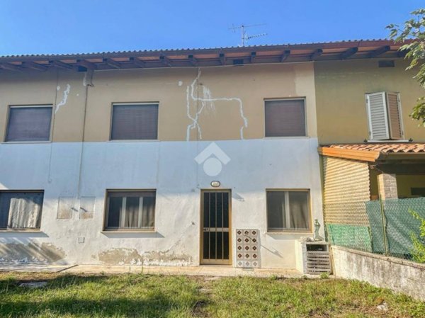 casa indipendente in vendita a Dignano
