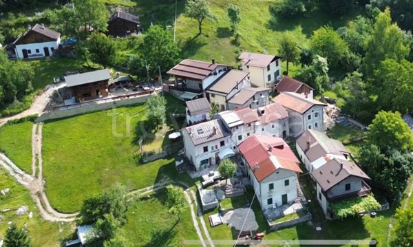 casa indipendente in vendita a Dogna