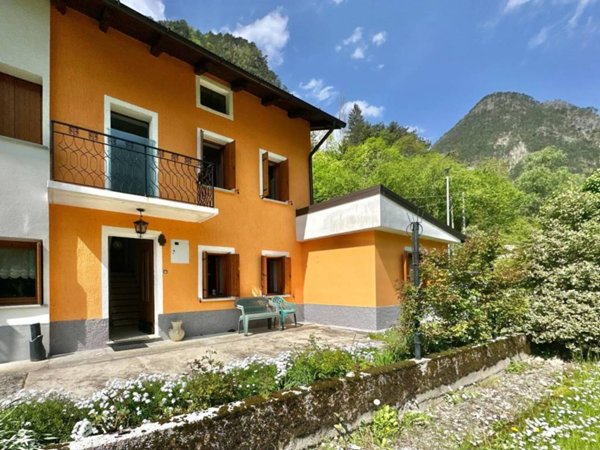 casa indipendente in vendita a Dogna