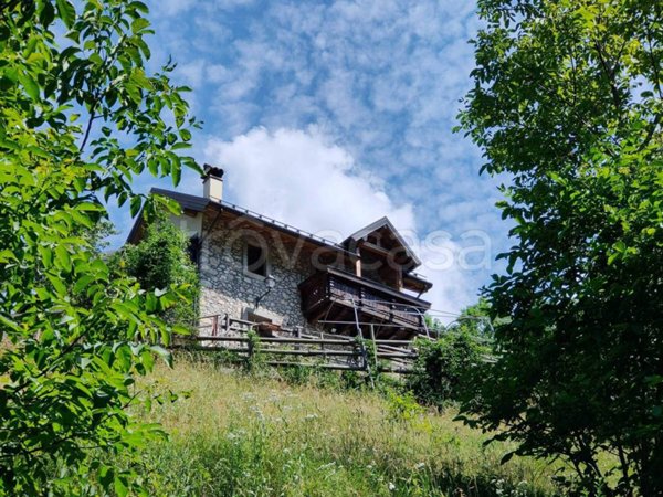 casa indipendente in vendita a Dogna