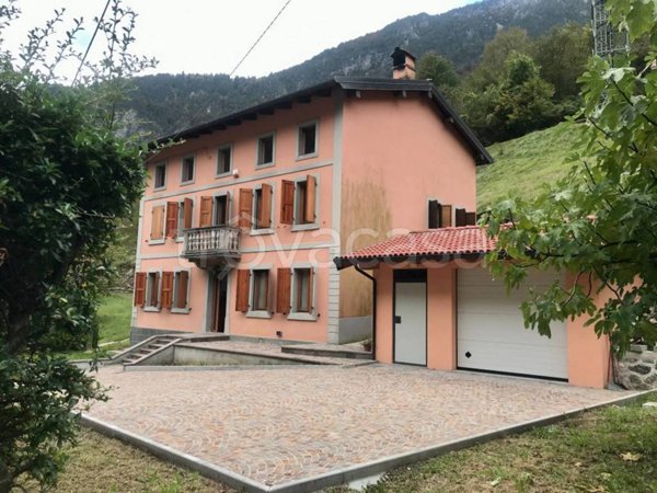 casa indipendente in vendita a Dogna