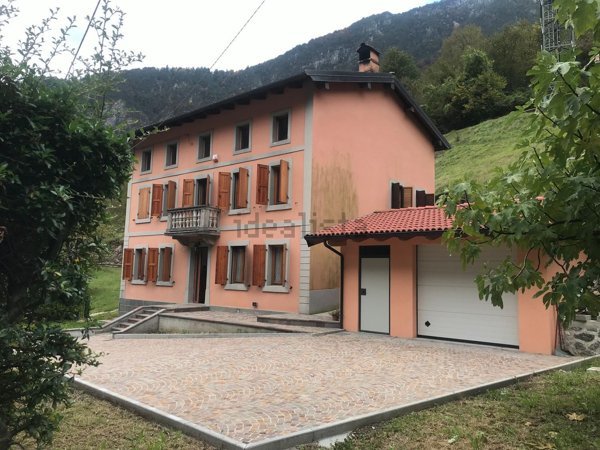 casa indipendente in vendita a Dogna