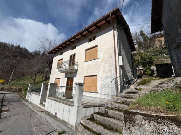 casa indipendente in vendita a Drenchia