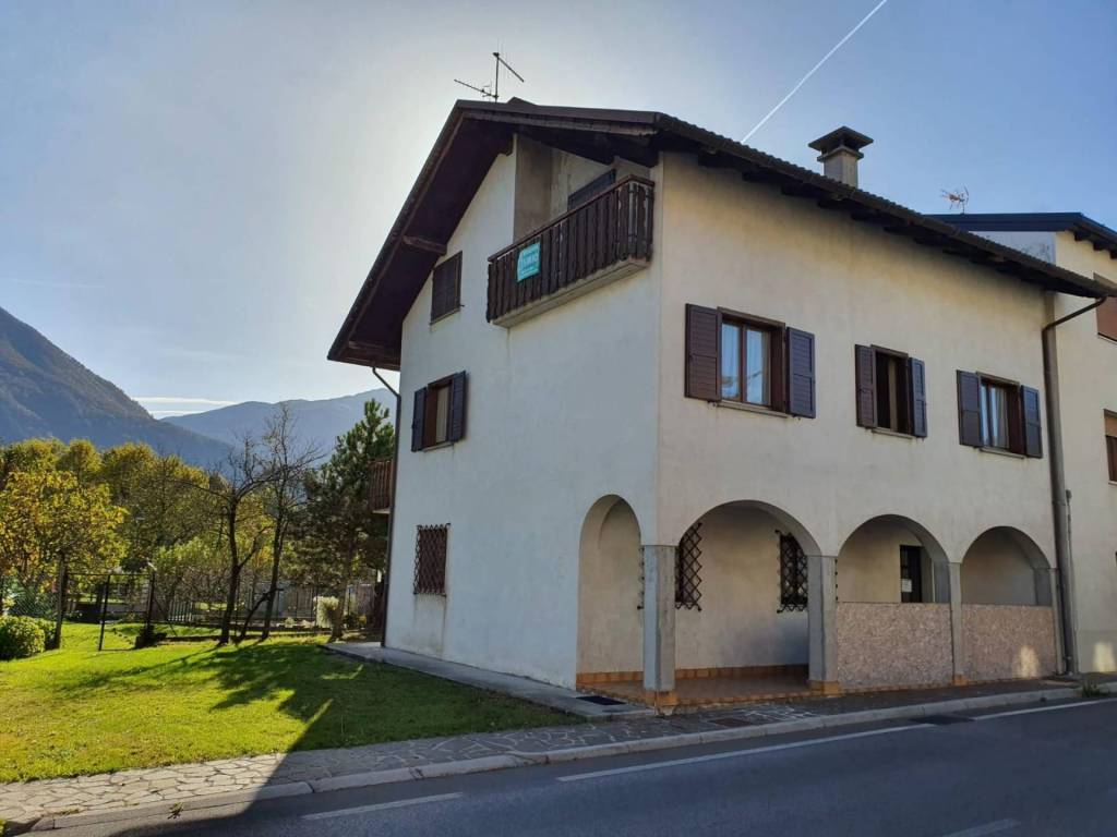 casa indipendente in vendita ad Enemonzo in zona Quinis