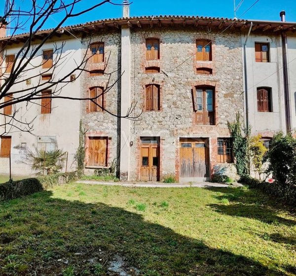 casa indipendente in vendita a Faedis