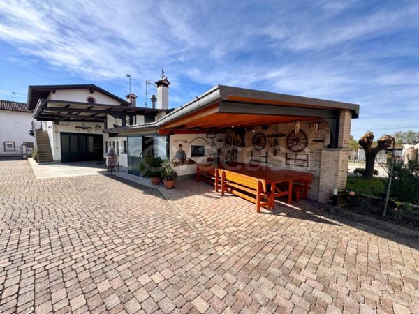 casa indipendente in vendita a Faedis in zona Campeglio