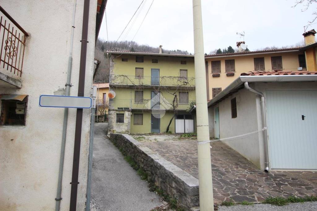 casa indipendente in vendita a Faedis in zona Canebola