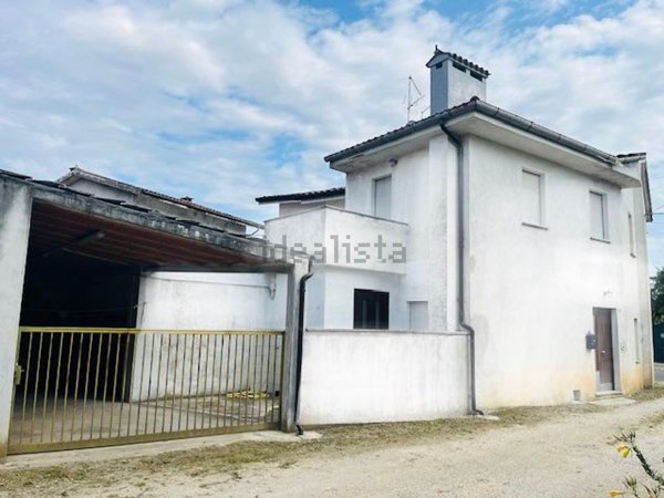 quadrivano in vendita a Faedis in zona Ronchis