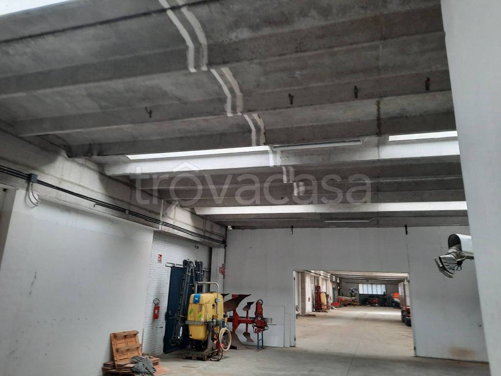 locale commerciale in vendita a Faedis in zona Campeglio