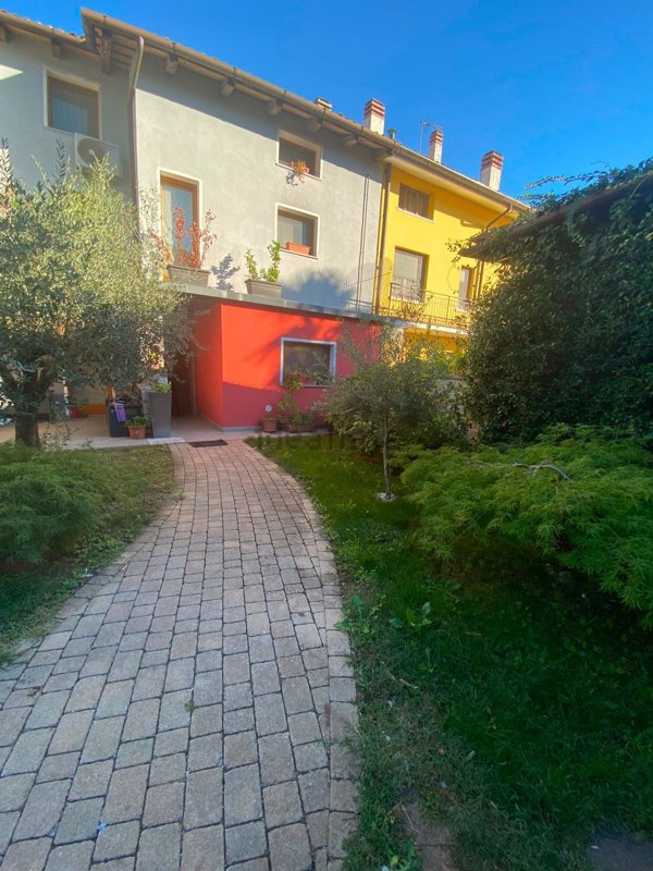 casa indipendente in vendita a Faedis in zona Campeglio