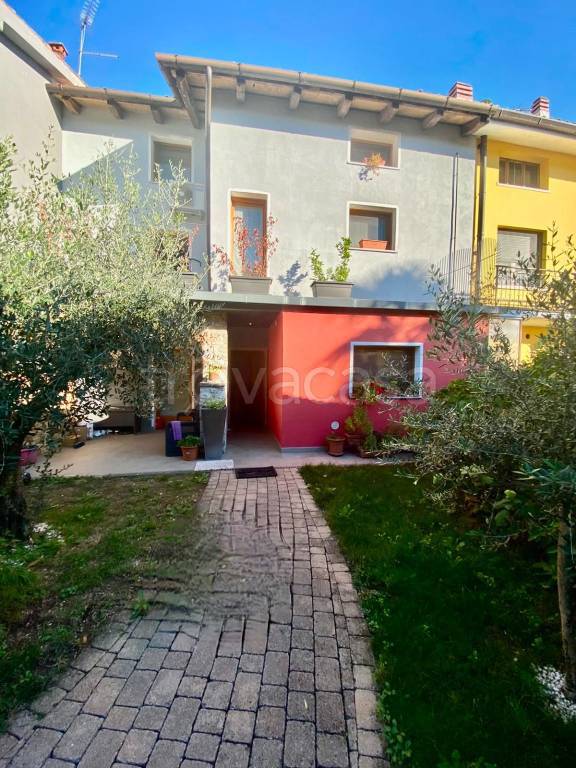 casa indipendente in vendita a Faedis in zona Campeglio