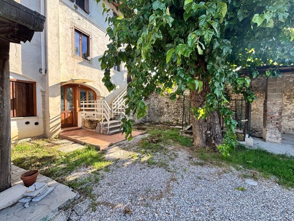 casa indipendente in vendita a Faedis in zona Campeglio