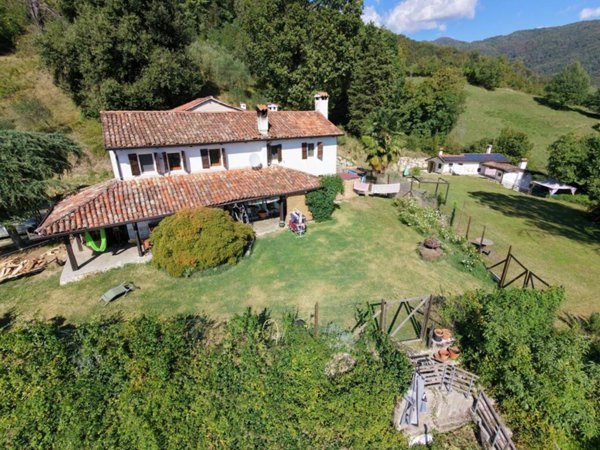 casa indipendente in vendita a Faedis in zona Campeglio