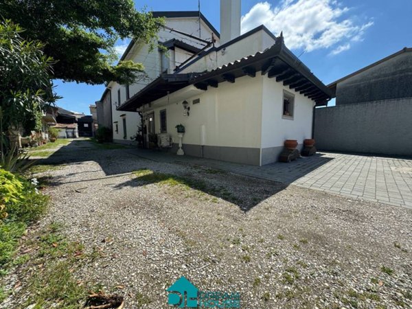 casa indipendente in vendita a Fagagna in zona Madrisio