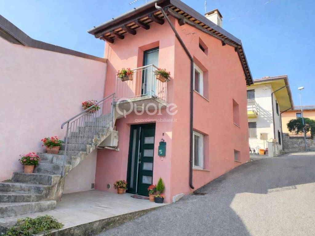 casa indipendente in vendita a Fagagna in zona Madrisio