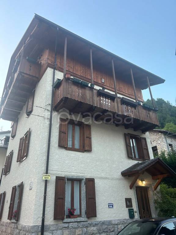 casa indipendente in vendita a Forni di Sopra in zona Vico