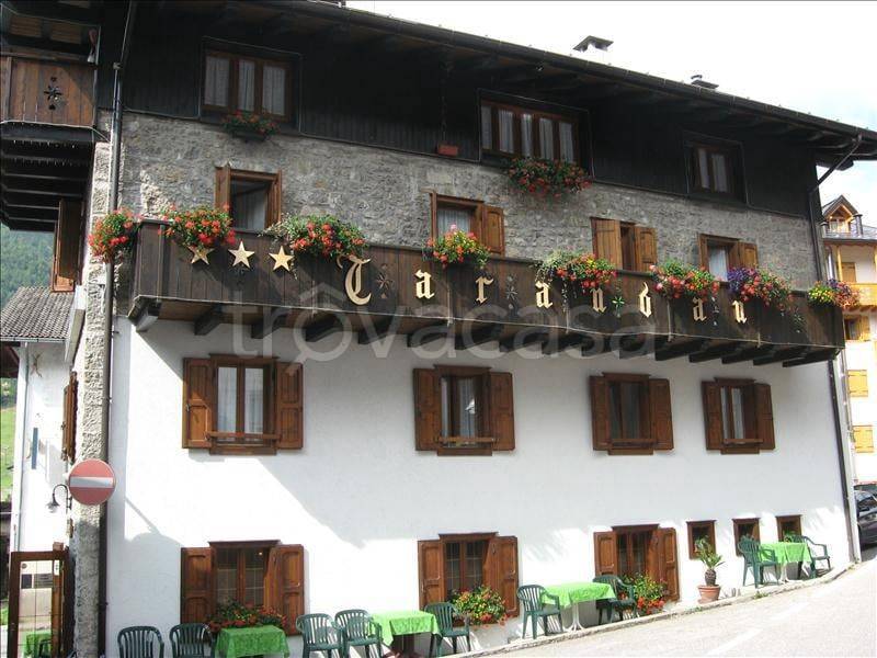 negozio in vendita a Forni di Sopra in zona Vico