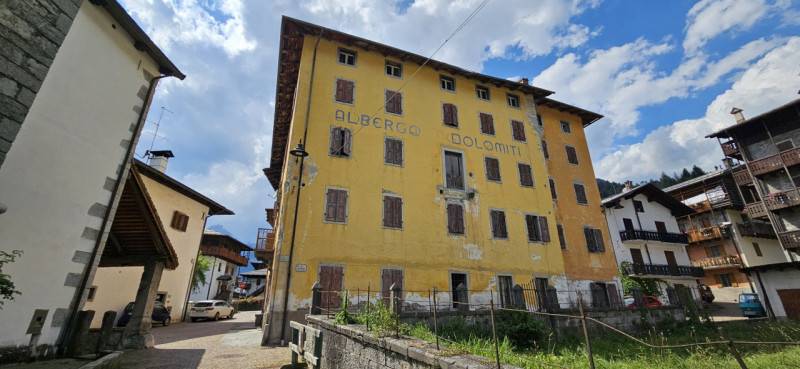intera palazzina in vendita a Forni di Sopra in zona Vico