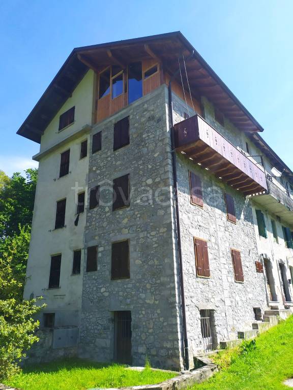 casa indipendente in vendita a Forni di Sopra in zona Andrazza