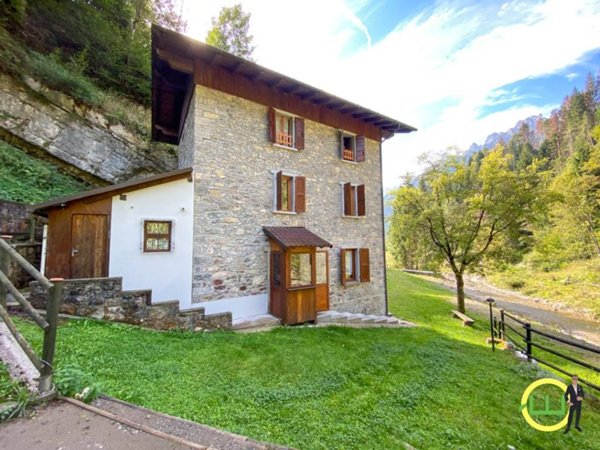 casa indipendente in vendita a Forni di Sopra