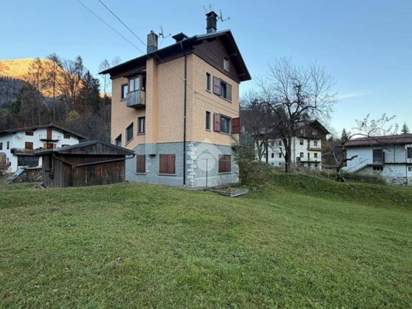 casa indipendente in vendita a Forni di Sopra in zona Vico