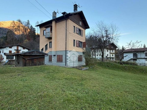 casa indipendente in vendita a Forni di Sopra in zona Vico