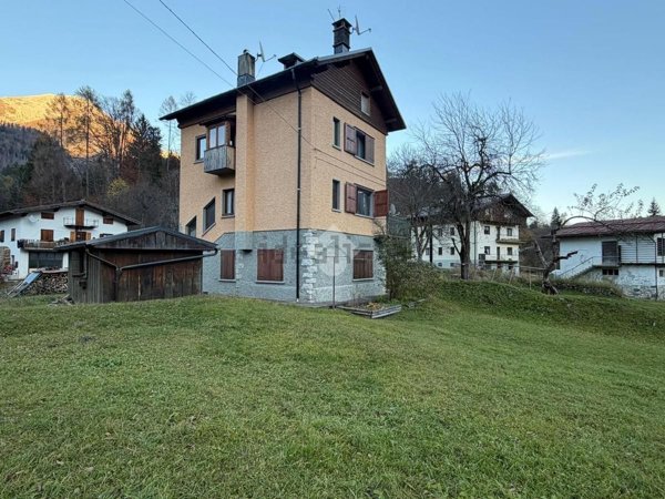 casa indipendente in vendita a Forni di Sopra
