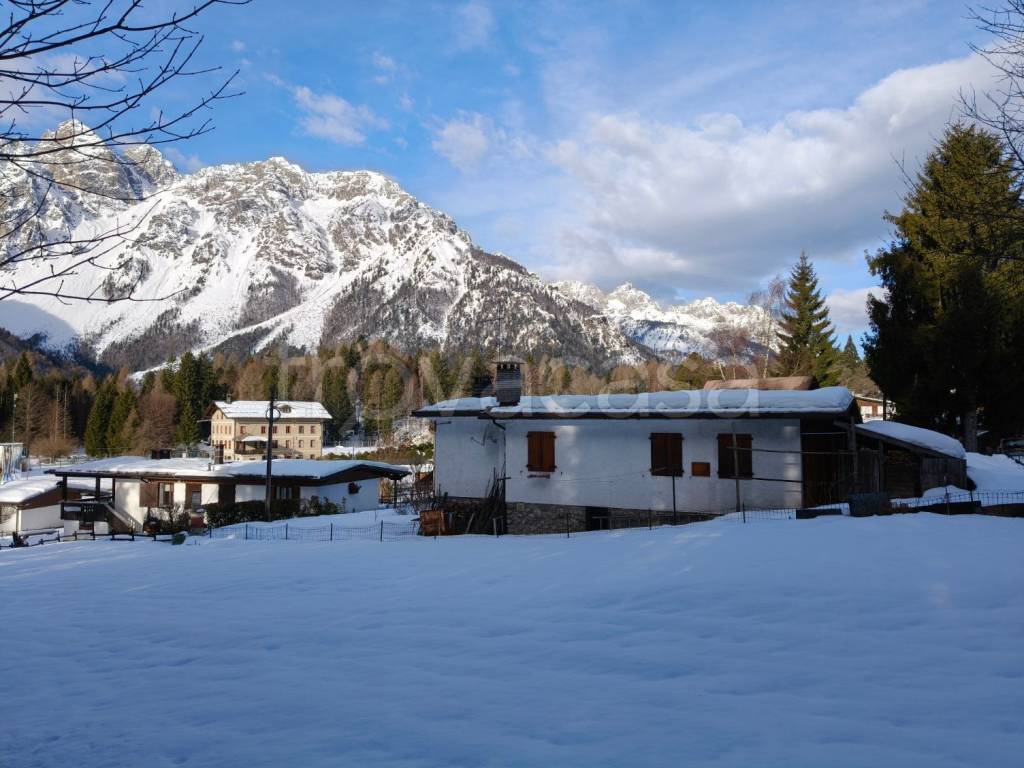 casa indipendente in vendita a Forni di Sopra in zona Vico