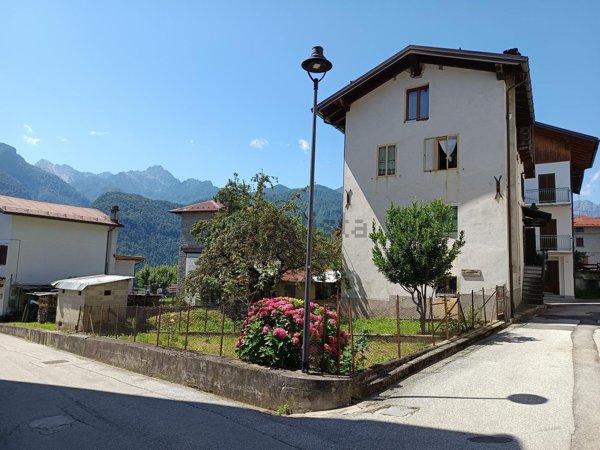 casa indipendente in vendita a Forni di Sotto