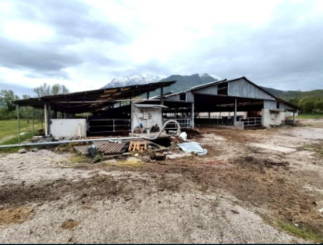 negozio in vendita a Gemona del Friuli in zona Maniaglia