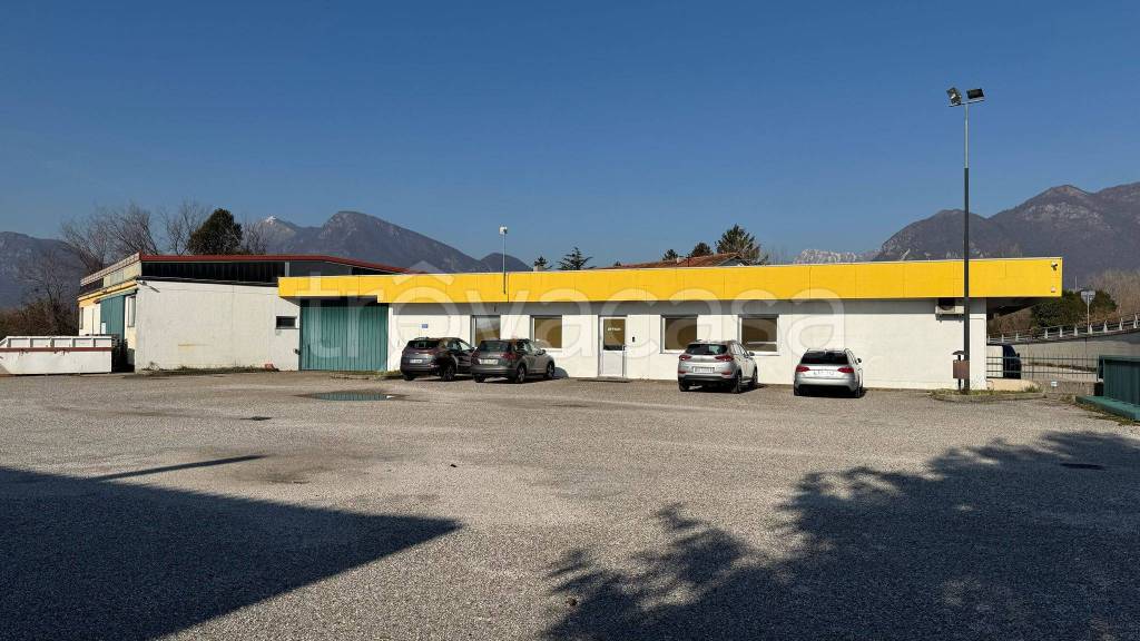 locale commerciale in vendita a Gemona del Friuli